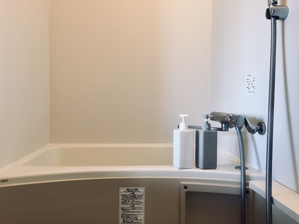 色の仕分け 無印「PET 詰替ボトル」レビュー 長年の思いをようやく達成 浴室の容器を詰替え